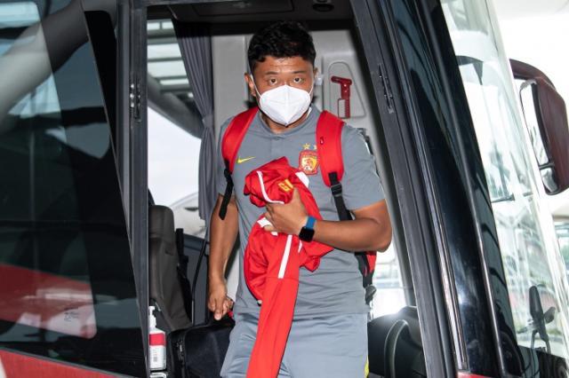 华体会体育官方网-主帅对广州队表现很遗憾：队员面对机会太紧张