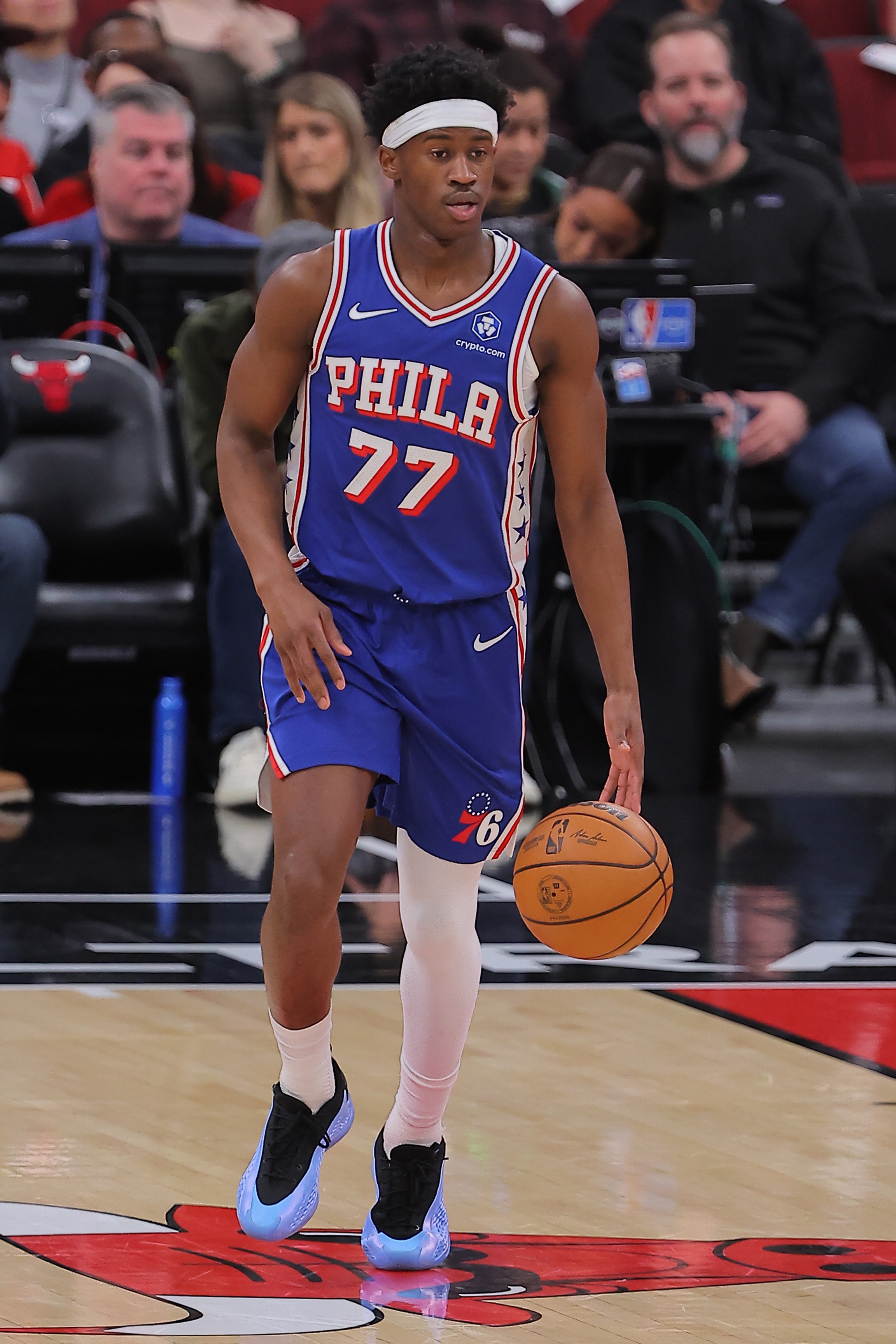 华体会下载-抢板很积极投篮得加强！埃奇库姆半场10中3拿到7分9板3助1帽